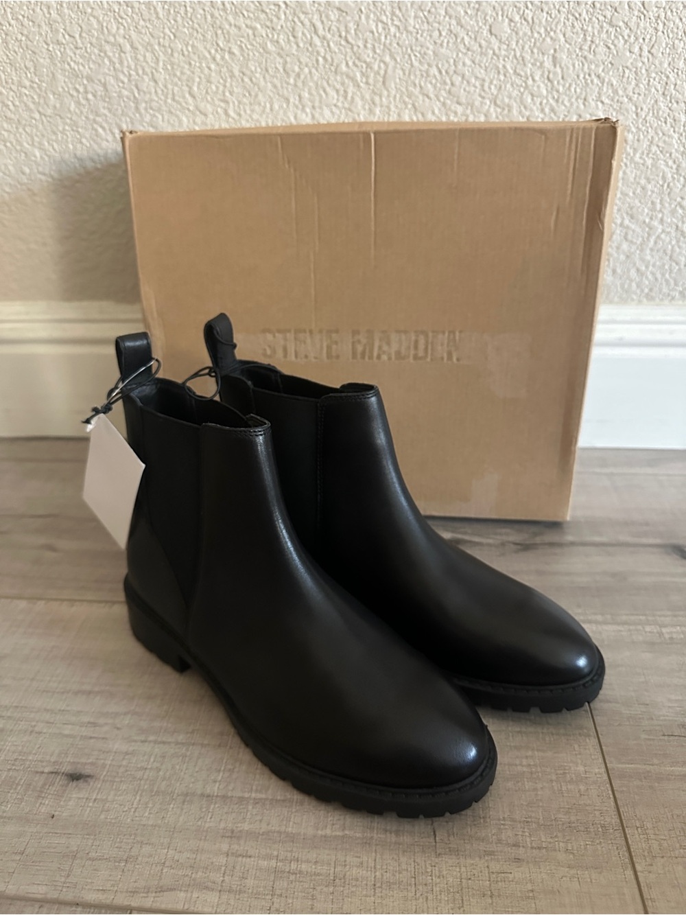 Steve Madden Black Ladies’ Chukka Chelsea Boots - size 7